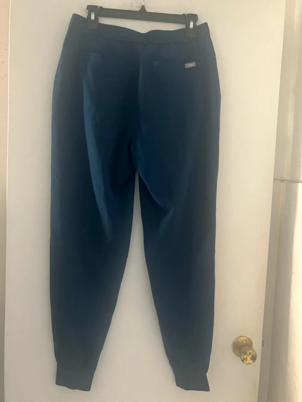 FIGS jogger scrub pants 4 pockets drawstring waistband sporty cuffs medium